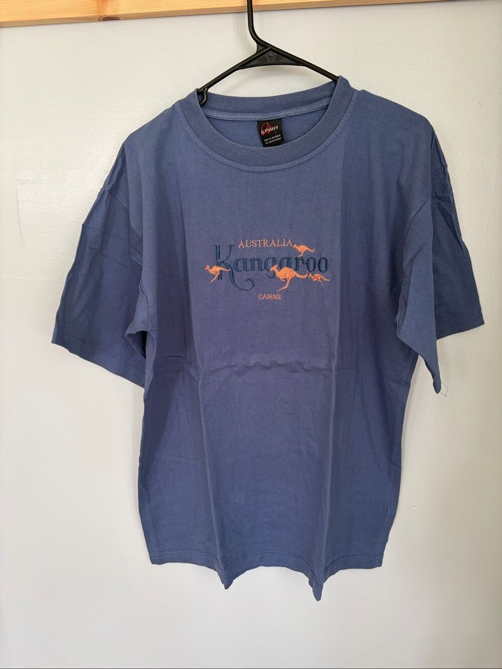 Vintage Oz Spirit Australia Kangaroo Cairns T Shirt Embroider Made in Australia